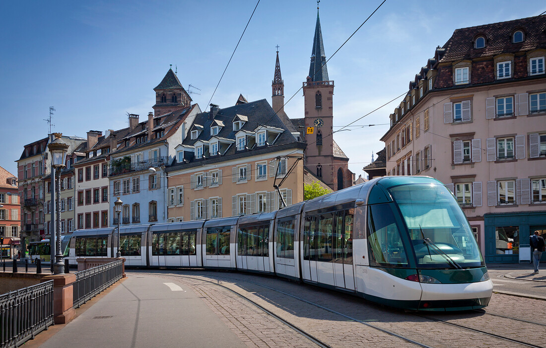 Moderni tramvaj, putovanje Pariz autobusom