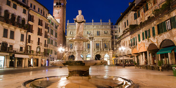 živopisni gradski trg i fontana Madona di Verona, autobusna putovanja, Mondo travel
