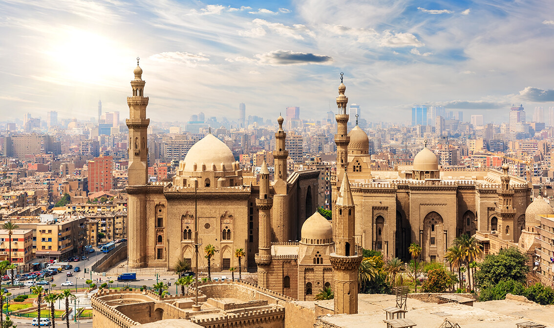 Egipat, pogled na džamiju-medresu sultana Hassana s Citadele, Kairo