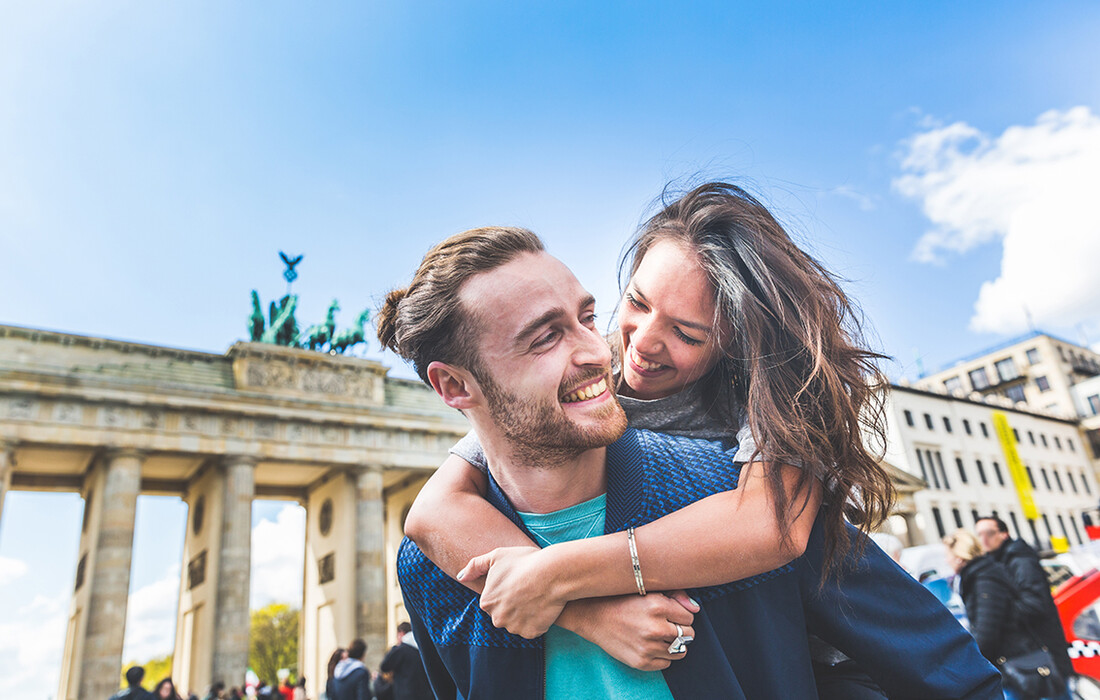 Berlin, par ispred Brandenburških vrata, garantirani polasci, vođene ture, putovanja sa pratiteljem