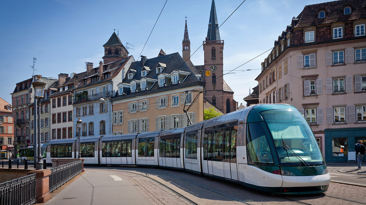 Moderni tramvaj, putovanje Pariz autobusom