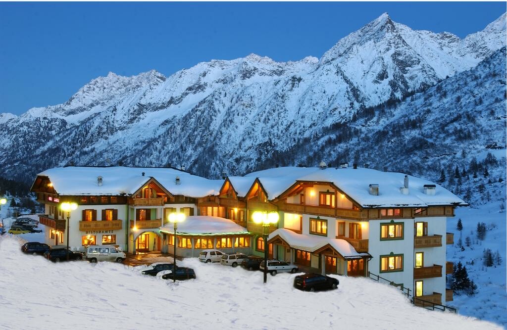 Skijanje u Italiji, skijalište Passo Tonale, Hotel Gardenia, pogled izvana