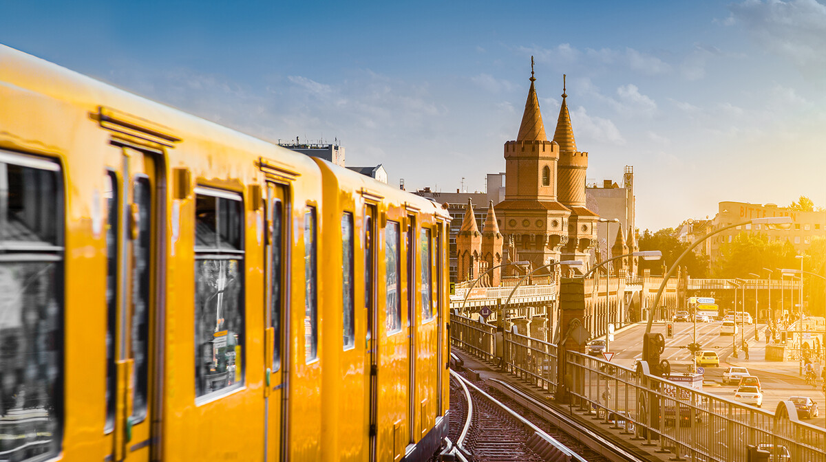 Berlin U-Bahn  žute boje, putovanje autobusom, Mondo travel