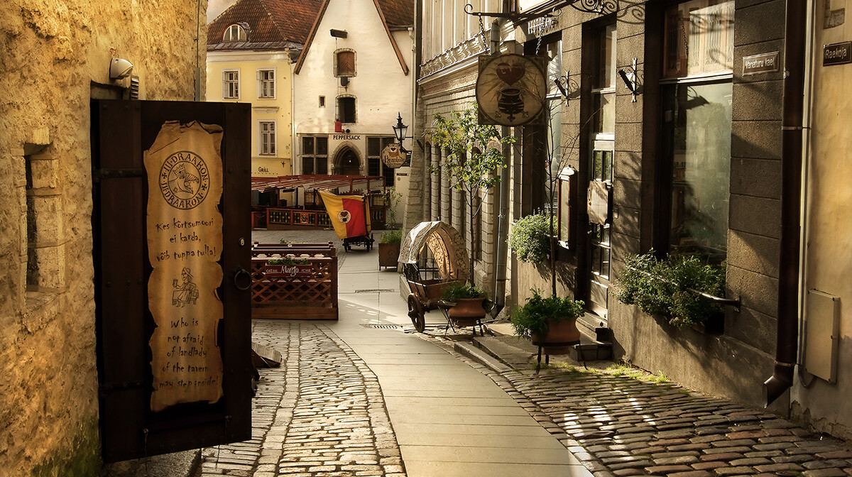 Stare ulice u Tallinnu, zvijezda Baltika, putovanje Tallinn, putovanje Skandinavija, Baltik