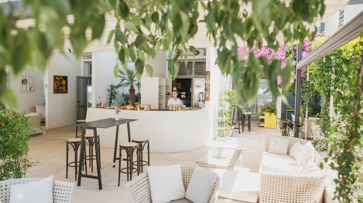 Tučepi, Turističko naselje Afrodita, recepcija