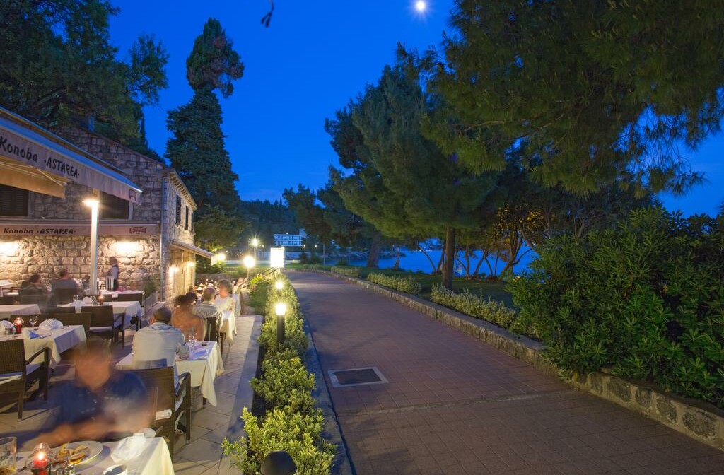 Dubrovnik, Mlini, Hotel Mlini, šetnica uz more