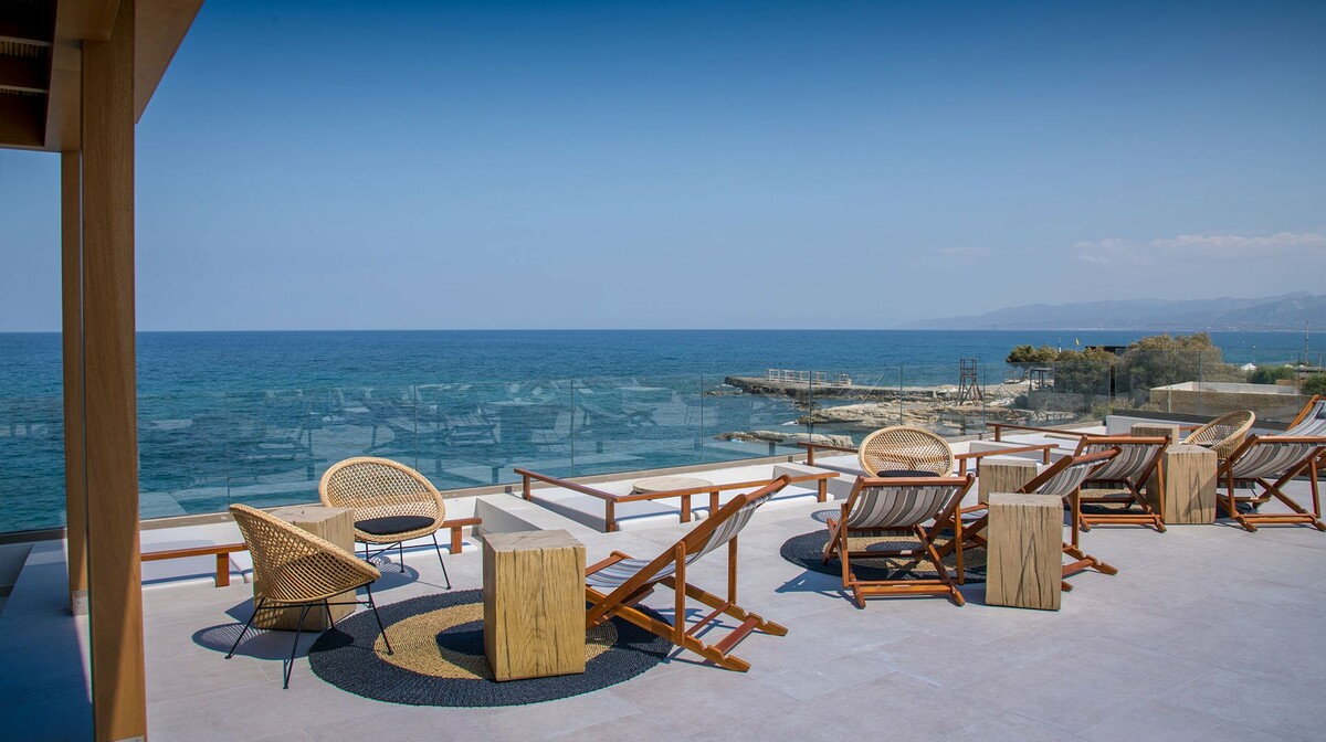 Ljetovanje mondo travel Grčka  otok Kreta, Akasha Beach Hotel & SPA, bar i plaža