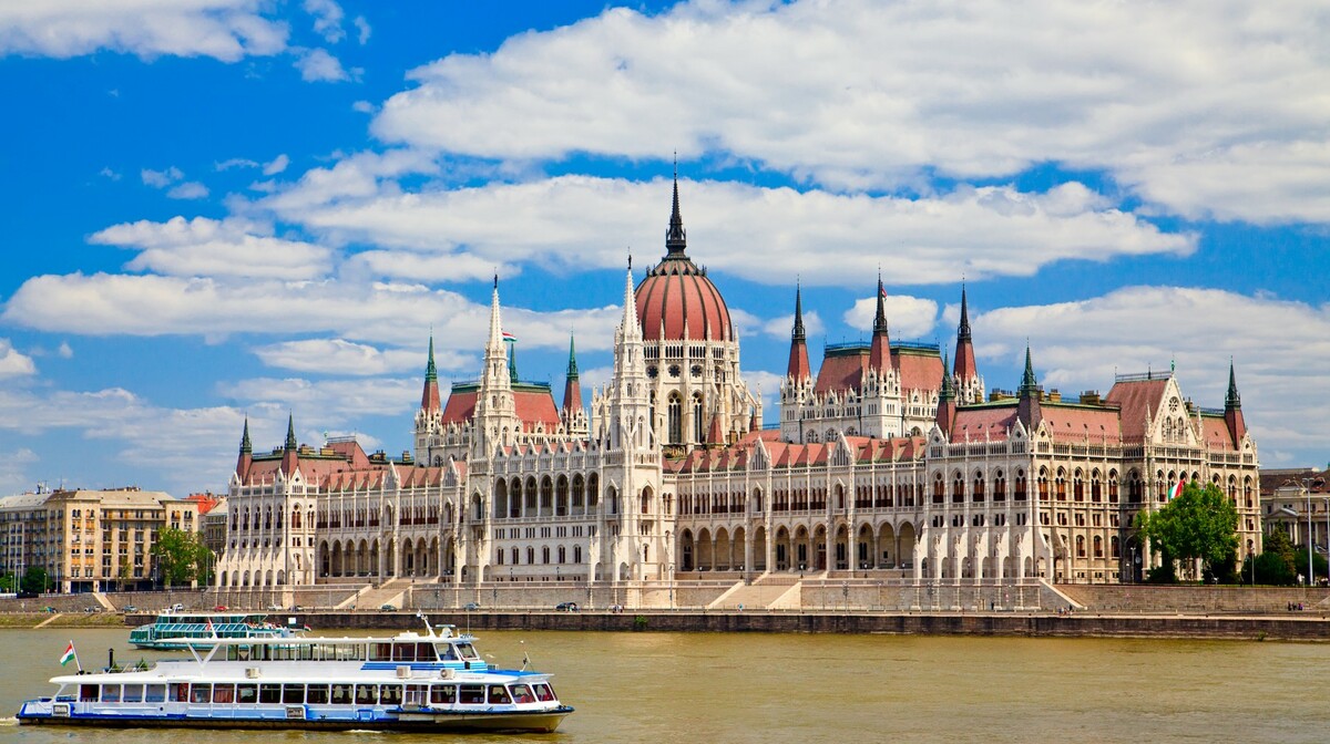 Pogled na Parlament sa Dunava, putovanje u Budimpeštu, Mondo travel