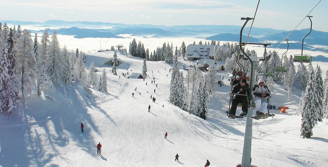 Skijanje Krvavec, skijalište Krvavec, snijeg, ski staza, gondole,panorama