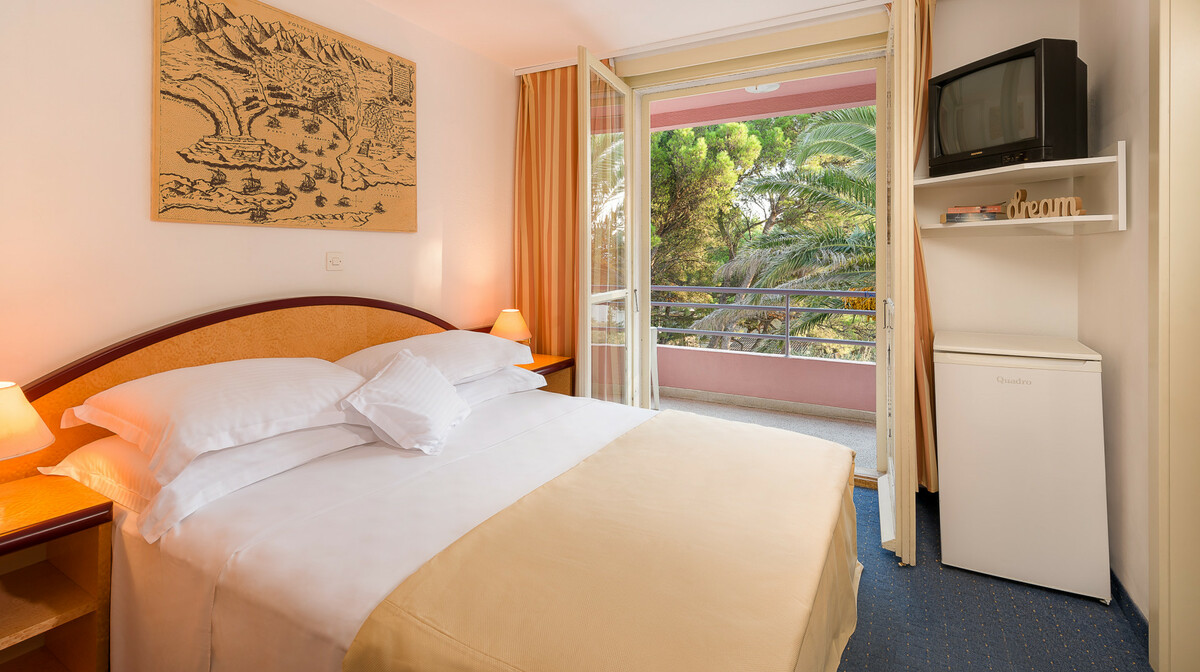 Makarska, Rvijera Sunny Resort, dvokrevetna soba sa balkonom