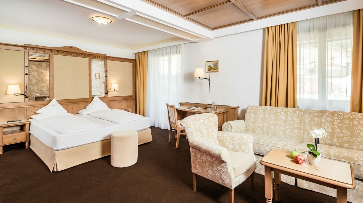 Dolomiti, Selva Val Gardena, Hotel Oswald, junior suite selva