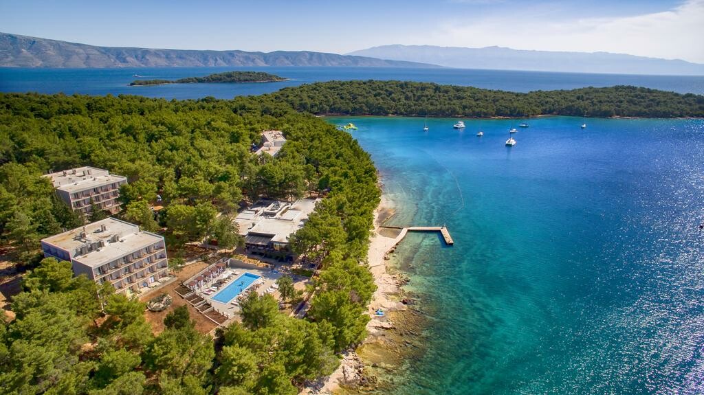 Ljetovanje Hrvatska, otok Hvar, pogled na hotel 