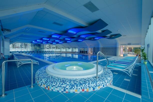 Skijanje i wellness u Sloveniji, Cerkno, Hotel Cerkno, bazen i whirpool