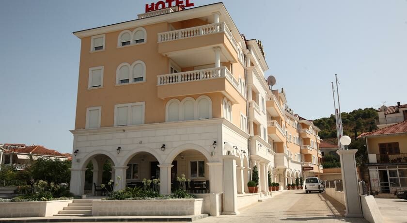 Trogir, Hotel Palace