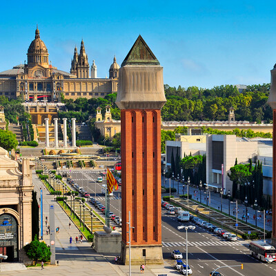 Nacionalna palača na Plaza de Espana, putovanje u Barcelonu, Mondo travel