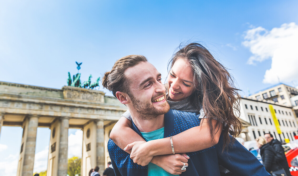 Berlin, par ispred Brandenburških vrata, garantirani polasci, vođene ture, putovanja sa pratiteljem