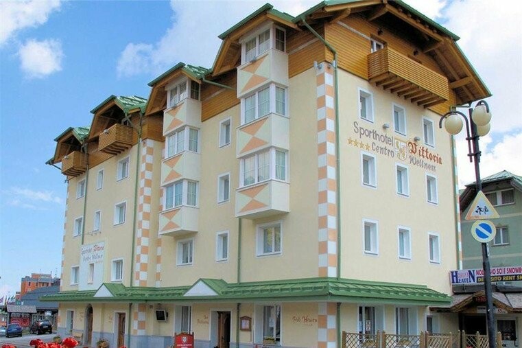 Skijanje u Italiji, skijalište Passo Tonale, Sport hotel Vittoria, pogled izvana