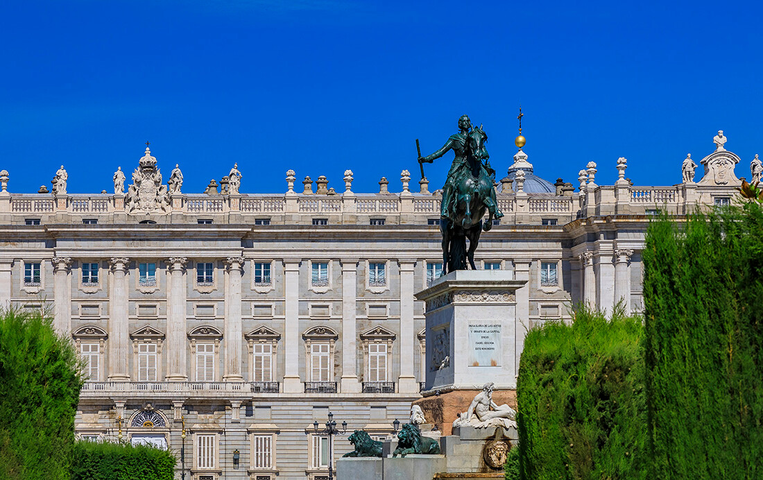 Plaza de Oriente uz Kraljevsku palaču, putovanje u Madrid, europska putovanja, avionom