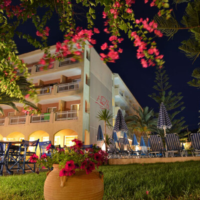 Zakintos ljetovanje,  Hotel Zakantha Beach, vrt po noći