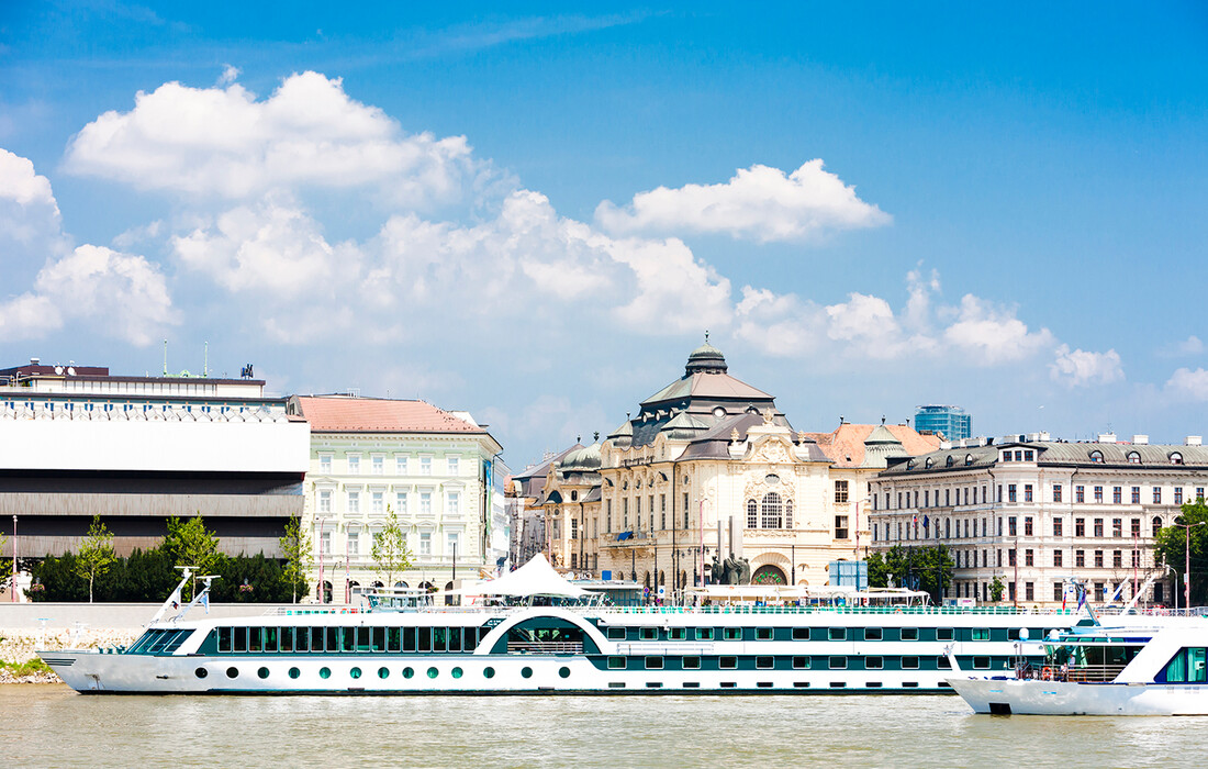 Brod na Dunavu u Bratislavi, putovanje u Bratilslavu, Mondo travel