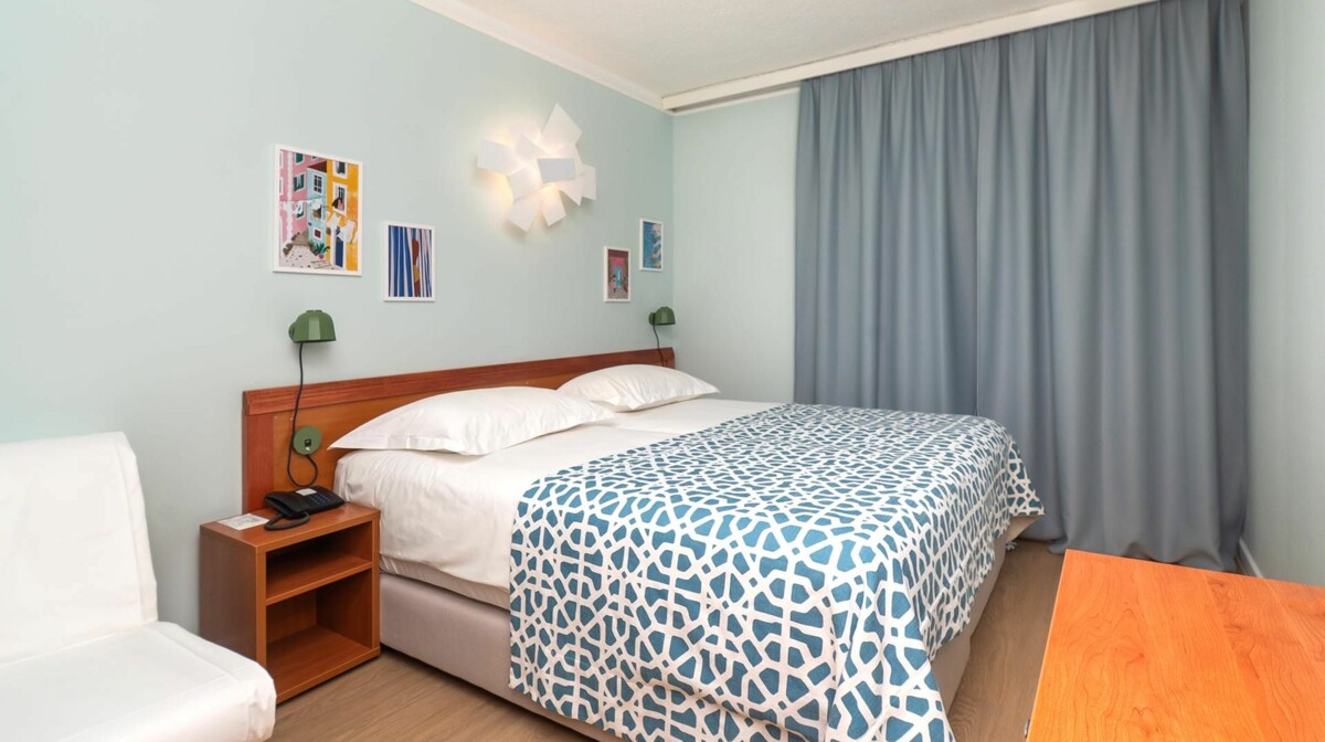 Solaris, Hotel Niko, dvokrevetna soba s pomoćnom ležajem SVB