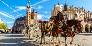 kočija koja prolazi Glavnim trgom, autobusna putovanja, Mondo travel, europska putovanja, garantiran