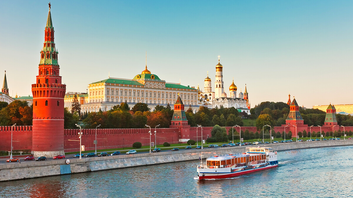 Kremlj uz rijeku Moskvu, putovanje u Rusiju, Moskva, putovanje avionom, garantirani polazak