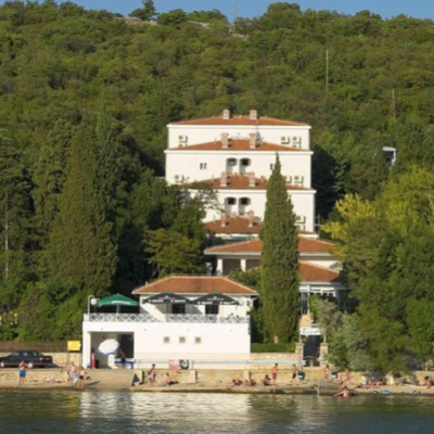 Omišalj, Hotel Delfin