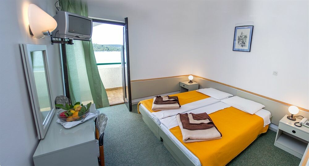 Pirovac, hotel Miran standard