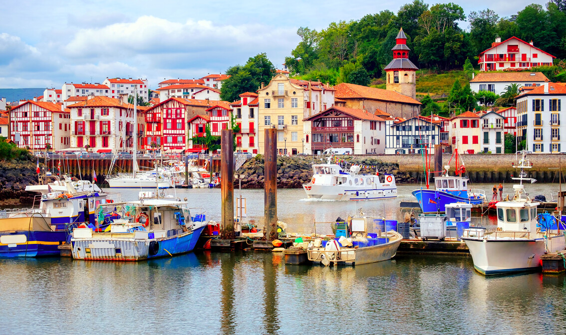 Francuska, Saint-Jean-de-Luz, šarene baskijske kuće