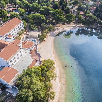 Pirovac, Hotel Miran