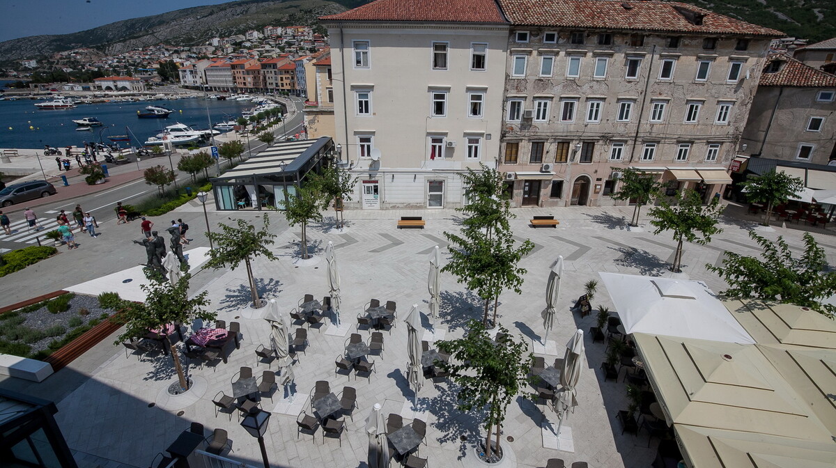 Senj, Hotel Bura