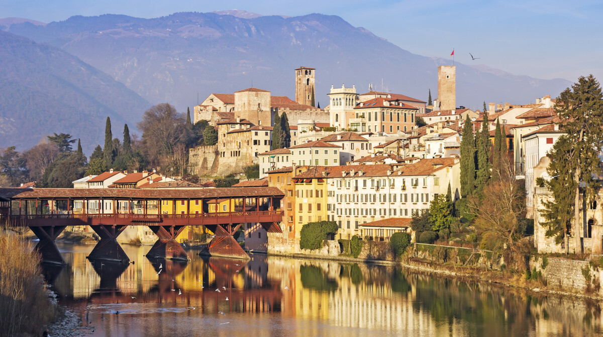 slikovitii drveni most, djelo  Palladia, gradić Basano del Grappa, putovanje La Dolce Vita