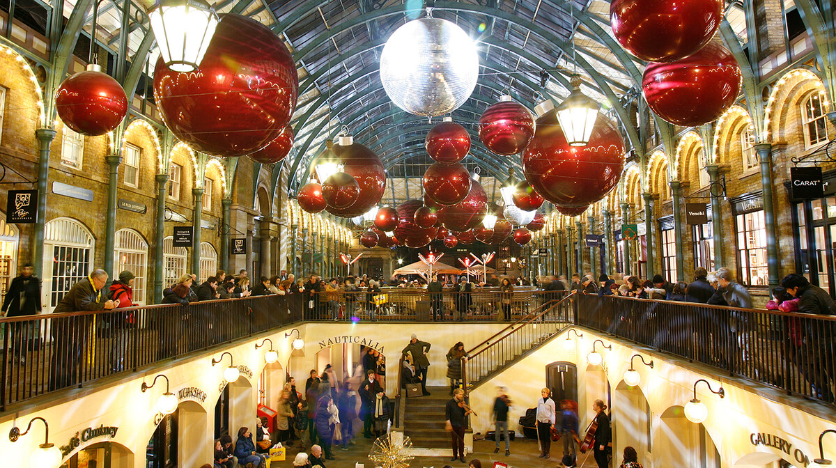 Blagdanska atmosfera u Covent Garden, putovanje u London