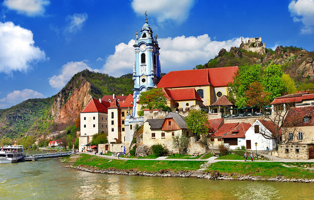 vožnja brodom kroz dolinu Wachau na putovanju u Austriju