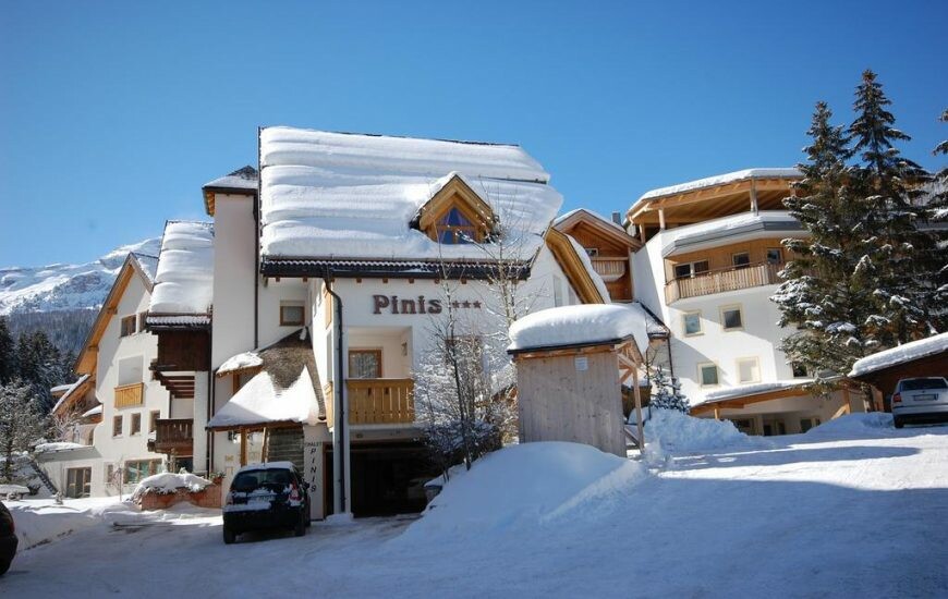 Skijanje u Italiji, Alta Badia, Apartmani Chalet Pinis, pogled izvana