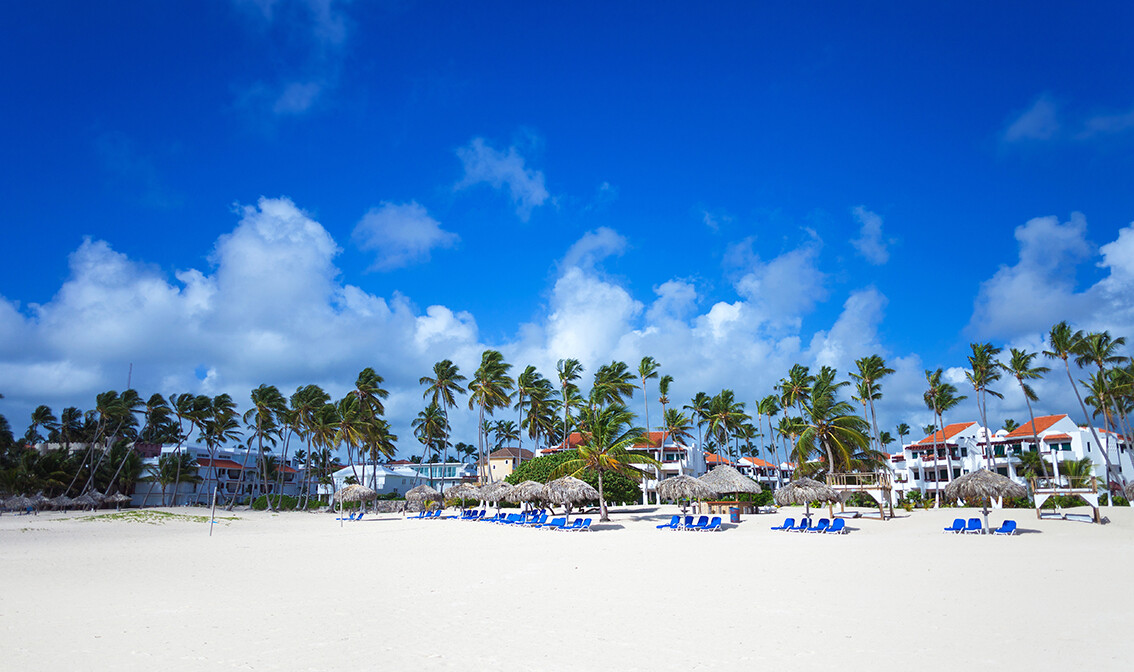 Pješčana plaža Bavaro Beach, odmor Dominikanska republika, karibi, odmor iz snova, daleka putovanja