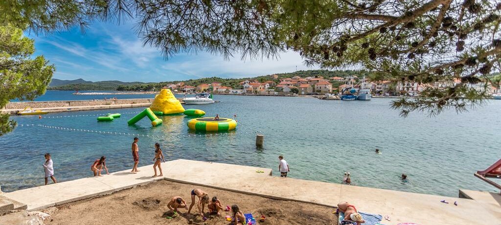 Ljetovanje otok Ugljan