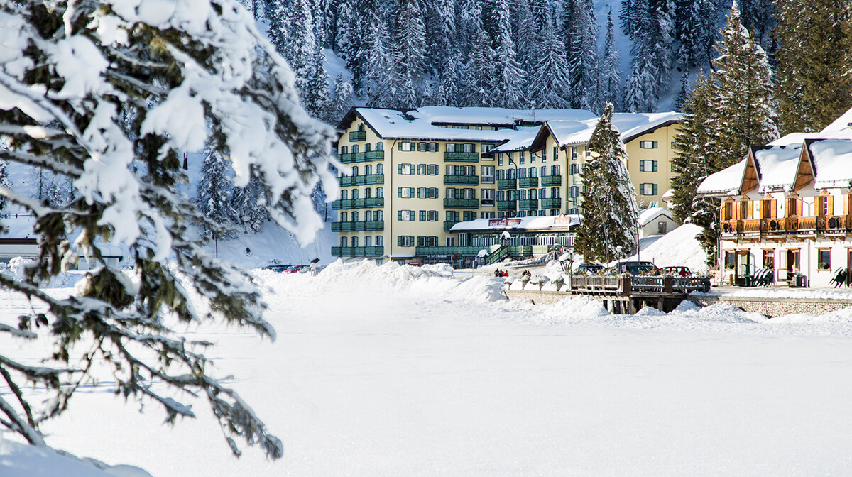 Skijanje u Italiji, skijalište Cortina d’Ampezzo, Grand hotel Misurina, pogled izvana