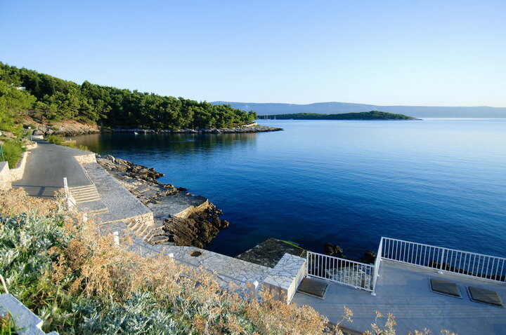 Jelsa, Resort, plaža