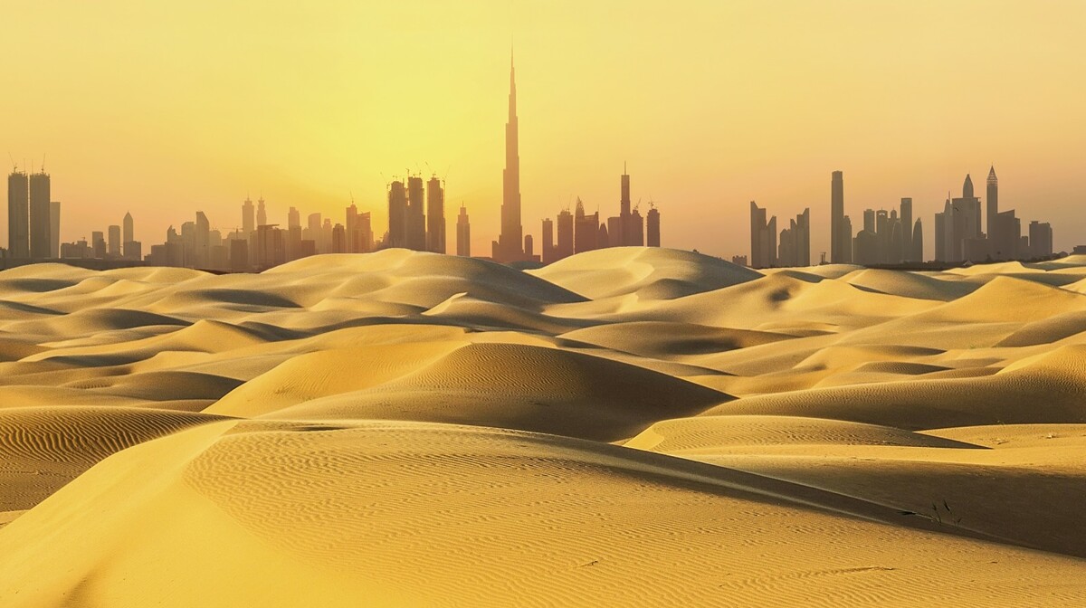 Panorama grada iz pustinje, putovanje u Dubai, Emirati, grupni polasci, daleka putovanja