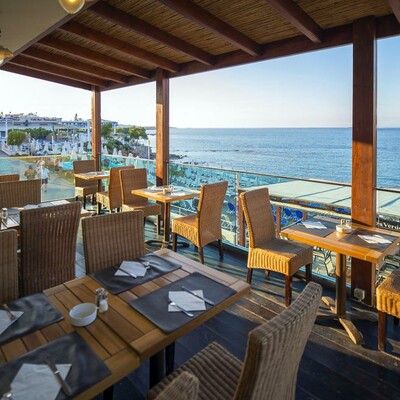 mondo travel Grčka ljetovanje, otok Kreta, Golden Beach Hotel, bar uz plažu