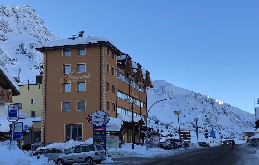 Skijanje u Italiji, skijalište Passo Tonale, Grand hotel Miramonti, pogled izvana