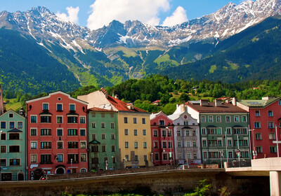 Šarene fasade u Innsbrucku, putovanje autobusom, srce Tirola, Mondo travel