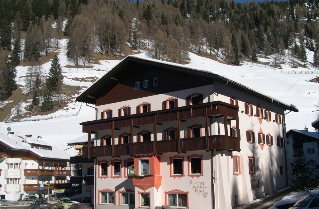 Skijanje u Italiji, skijalište Val Gardena, Hotel Alpino Plan, pogled izvana