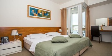 Otok Brač, Postira, Hotel Vrilo, soba sa balkonom