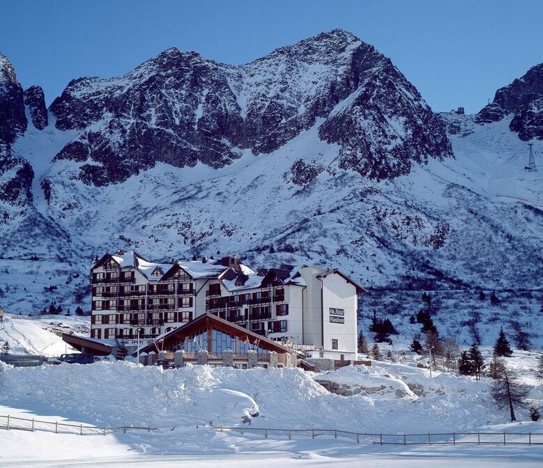 Skijanje u Italiji, skijalište Passo Tonale, Hotel Piandineve, pogled izvana