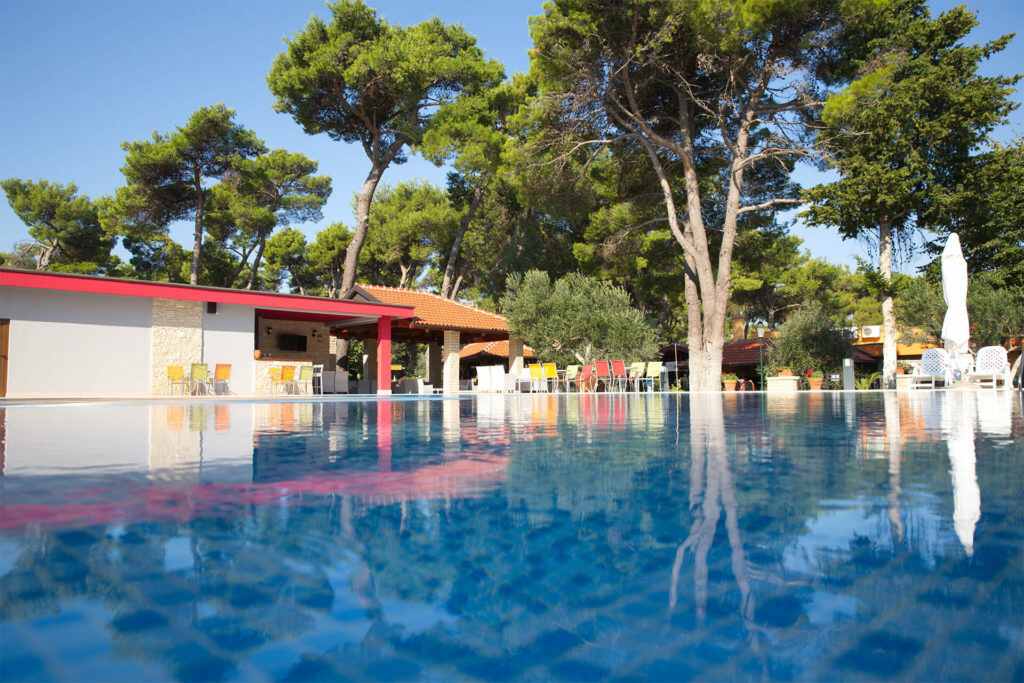 Vanjski bazen u turističkom naselju Mediteransko selo, Biograd na Moru.