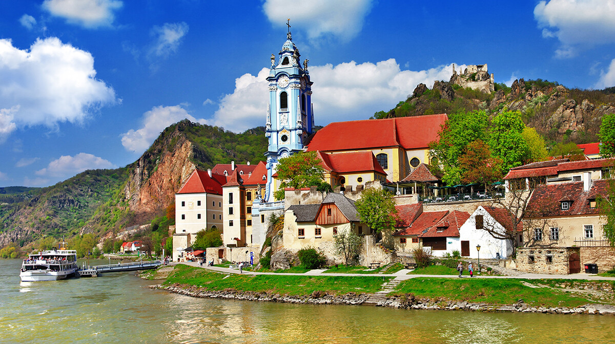 vožnja brodom kroz dolinu Wachau na putovanju u Austriju