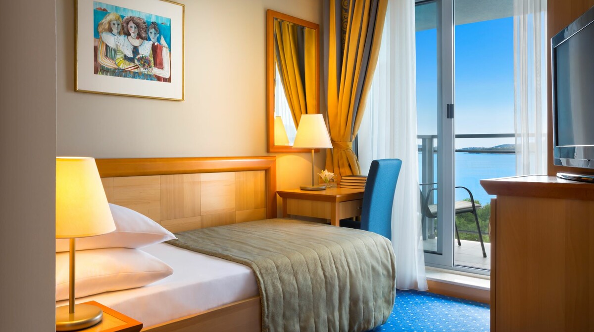 Aminess Grand Azur Hotel jednokrevetna soba, balkon, morska strana